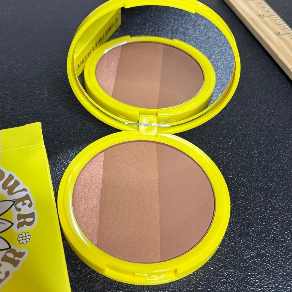 Trixie Cosmetics NIB Flower Power Bronzer Highlighter Trio Free Love Freesia